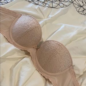 Size 30B strapless bra but has optional straps